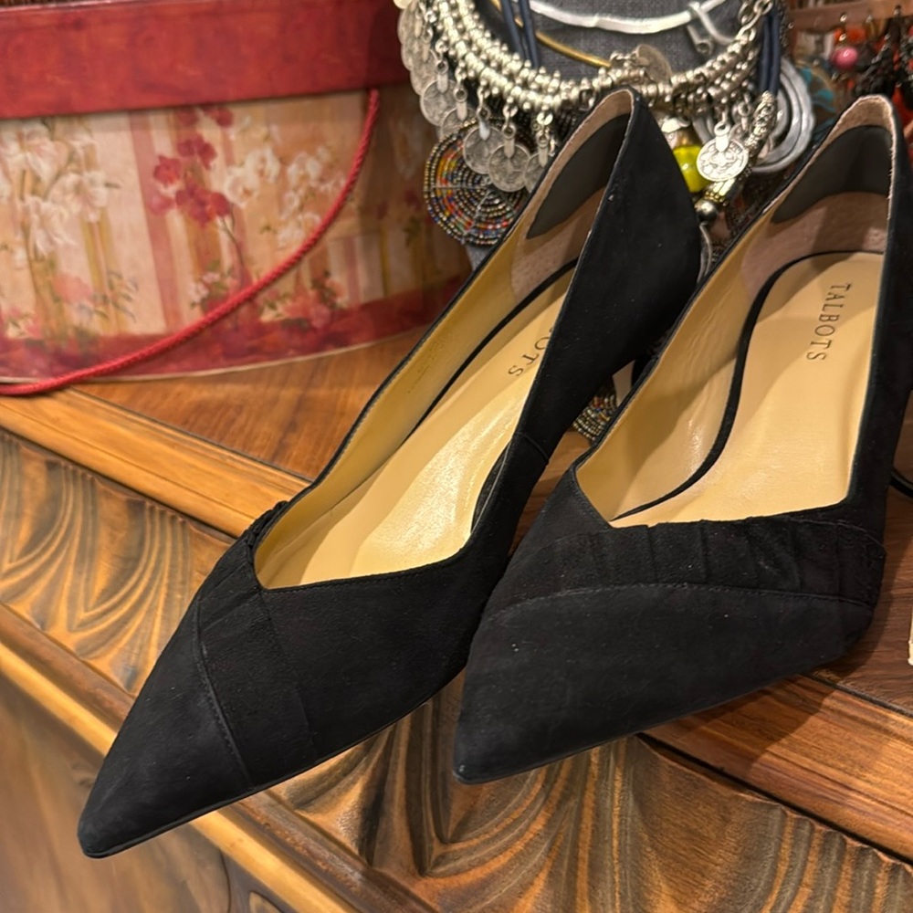 Talbots pointed toe heels, black suede. EUC Barely worn! Size is 10AA - NARROW